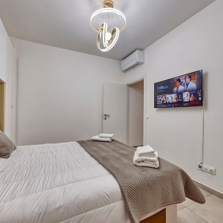 City Vibes, Indoor Parking, Breakfast & Air Conditioning Nisa Exterior foto