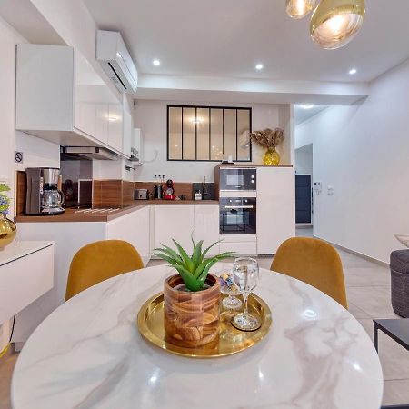 City Vibes, Indoor Parking, Breakfast & Air Conditioning Nisa Exterior foto