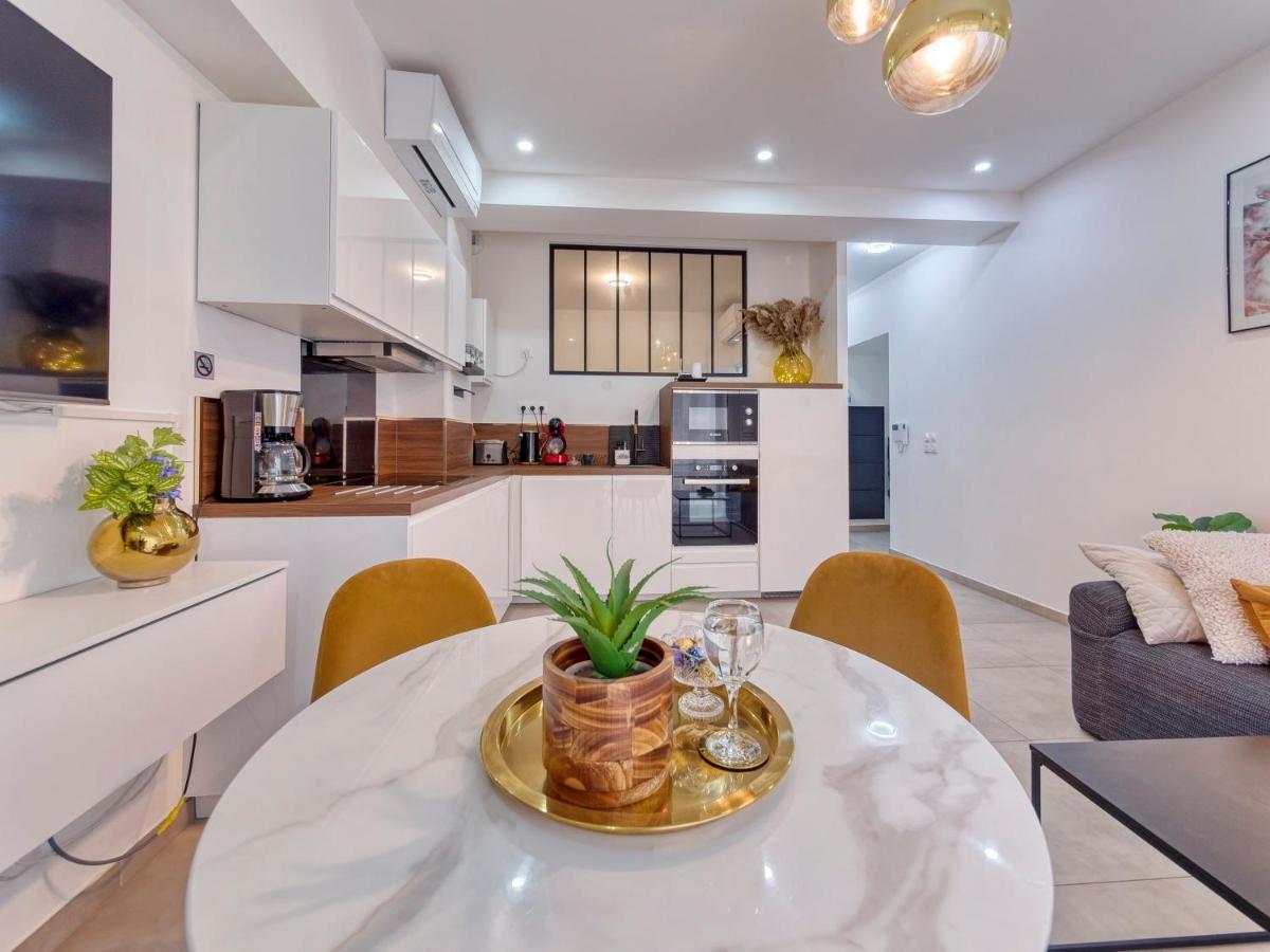 City Vibes, Indoor Parking, Breakfast & Air Conditioning Nisa Exterior foto