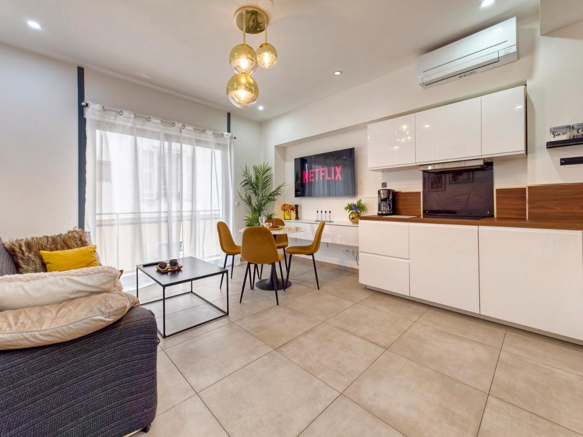 City Vibes, Indoor Parking, Breakfast & Air Conditioning Nisa Exterior foto