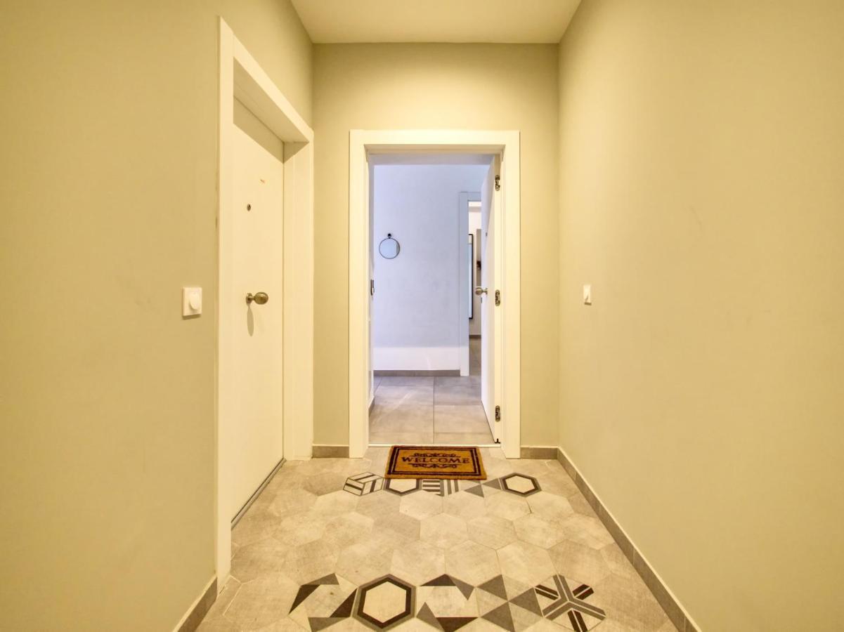 City Vibes, Indoor Parking, Breakfast & Air Conditioning Nisa Exterior foto